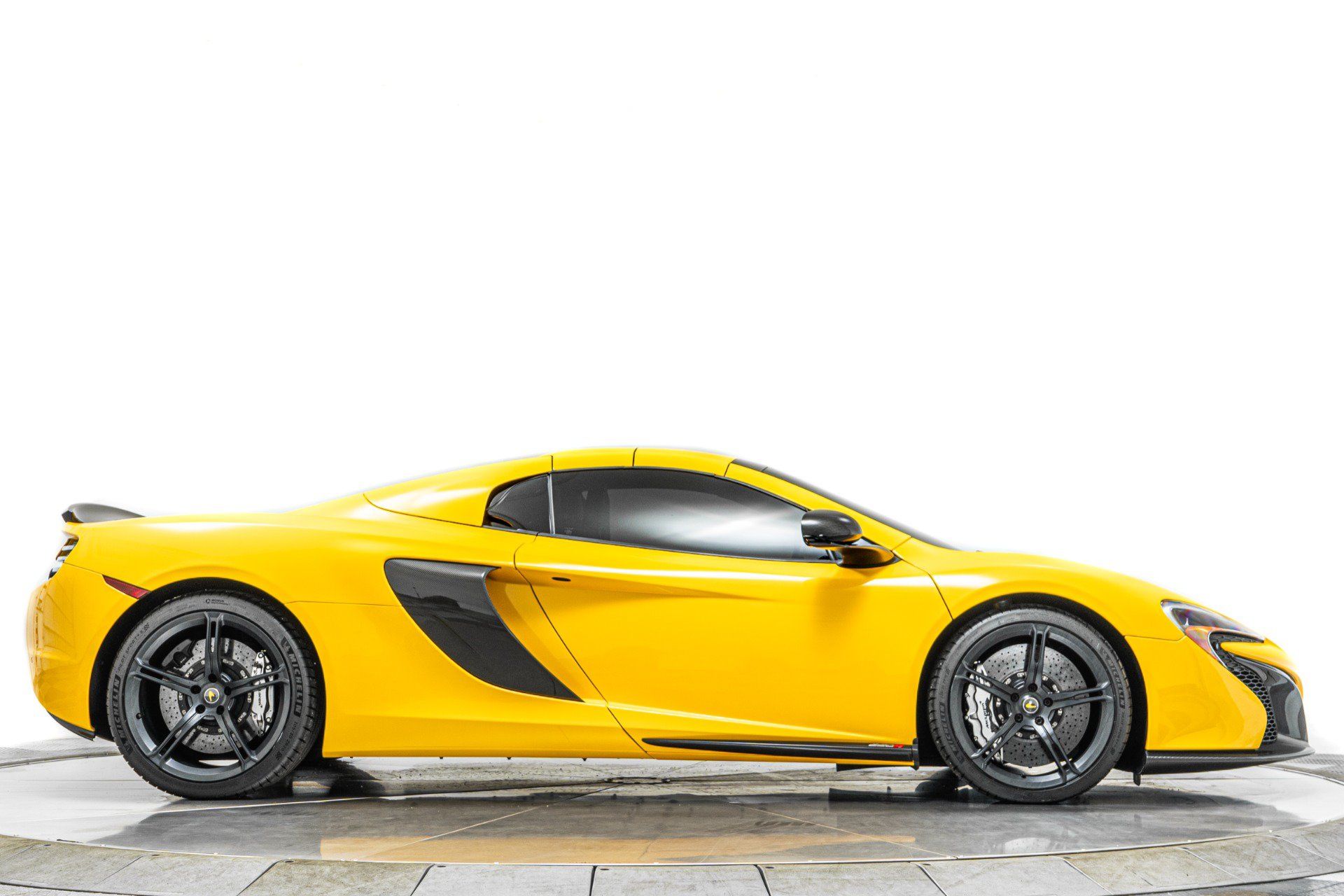 Used 2015 McLaren 650S Spider RWD image 17