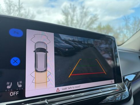 Used 2025 Volkswagen Atlas Peak Edition SE image 16