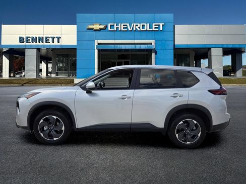 Used 2025 Nissan Rogue SV FWD image 4