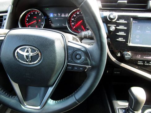 Used 2018 Toyota Camry XSE image 13