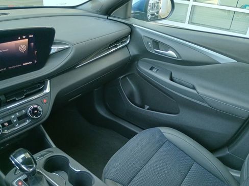 Certified 2025 Buick Envista Preferred w/ Convenience I Package image 19