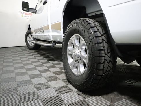Used 2024 RAM 2500 Big Horn w/ Off Road Package image 9