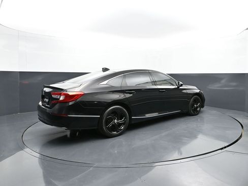 Used 2018 Honda Accord EX image 5