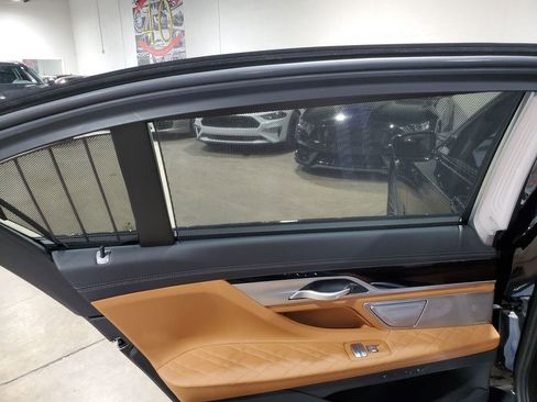 Used 2022 BMW ALPINA B7 xDrive image 34