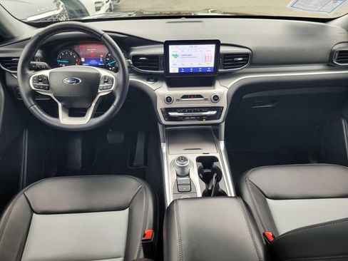 Certified 2022 Ford Explorer XLT w/ Equipment Group 202A image 14