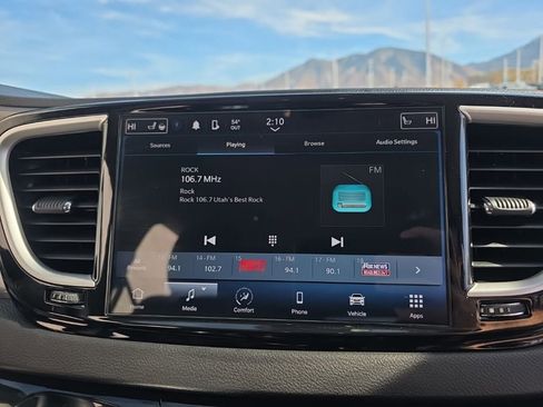 Used 2024 Chrysler Pacifica Touring-L image 21