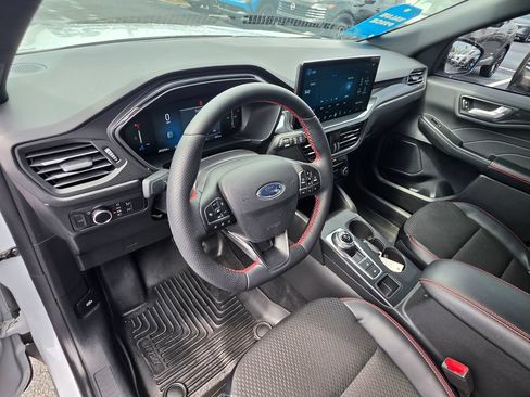 Used 2025 Ford Escape ST-Line w/ Tech Pack #1 FWD image 17