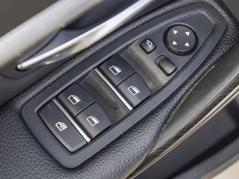 Used 2018 BMW 330i Sedan RWD image 23