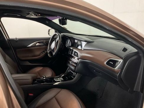 Used 2017 INFINITI QX30 Premium w/ Technology Package AWD/4WD image 30