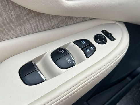 Used 2024 Nissan Murano SL w/ Cargo Package FWD image 11