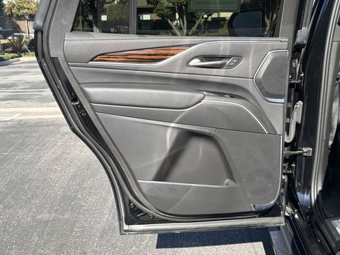 Used 2024 Cadillac Escalade Premium Luxury image 29