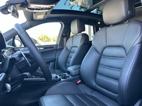 Used 2026 Porsche Macan AWD/4WD image 5