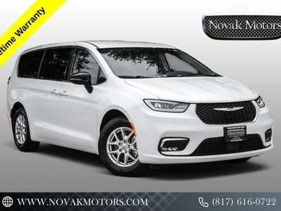 Used 2024 Chrysler Pacifica Touring-L