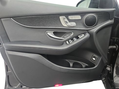 Used 2021 Mercedes-Benz GLC 300 4MATIC image 20