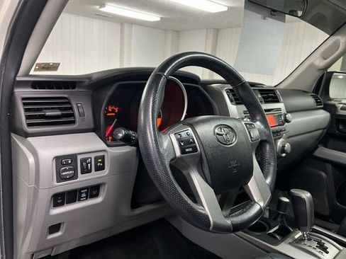 Used 2011 Toyota 4Runner SR5 w/ Convenience Pkg AWD/4WD image 10