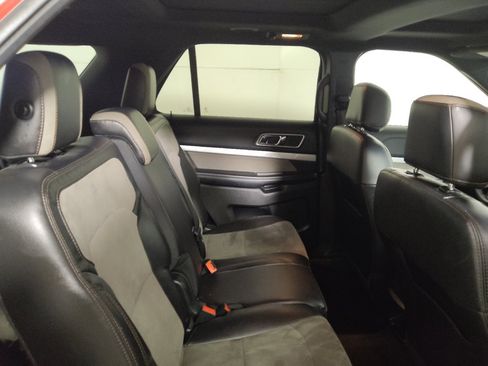 Used 2017 Ford Explorer XLT w/ Equipment Group 202A AWD/4WD image 19