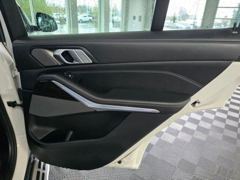 Used 2025 BMW X5 xDrive50e image 42