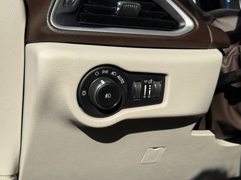 Used 2018 Chrysler Pacifica Touring Plus w/ Tire & Wheel Group image 19