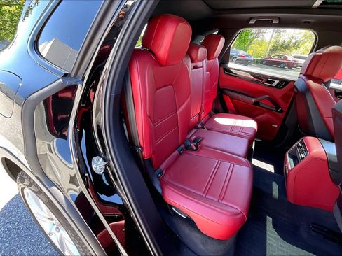 Used 2020 Porsche Cayenne AWD/4WD image 19