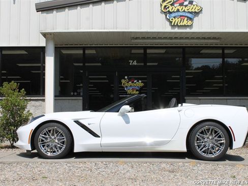 Used 2015 Chevrolet Corvette Stingray Convertible w/ 3LT Preferred Equipment Group RWD image 5