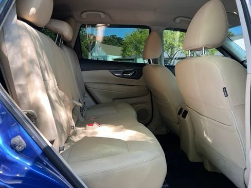 Used 2018 Nissan Rogue SV AWD/4WD image 20
