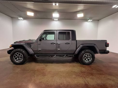 Used 2024 Jeep Gladiator Rubicon w/ Convenience Group AWD/4WD image 6