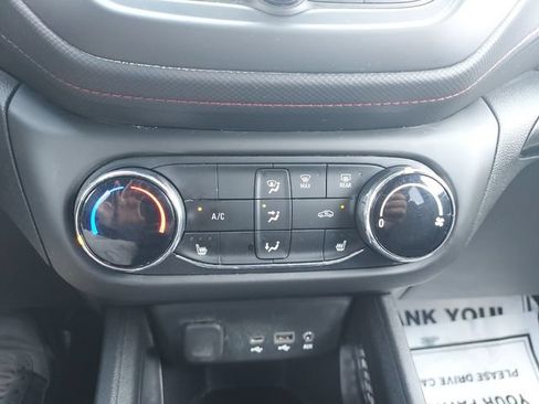 Used 2022 Chevrolet TrailBlazer RS AWD/4WD image 24