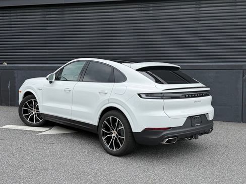 Certified 2026 Porsche Cayenne E-Hybrid Coupe AWD/4WD image 8