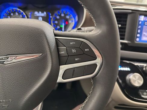 Used 2022 Chrysler Voyager LX FWD image 22