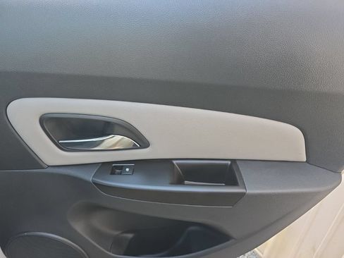 Used 2014 Chevrolet Cruze LS FWD image 23
