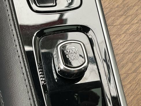 Used 2023 Volvo XC90 B6 Plus image 22