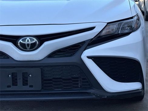 Used 2024 Toyota Camry SE image 8