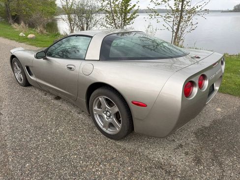 Used 1998 Chevrolet Corvette Coupe w/ Performance Handling Pkg RWD image 2