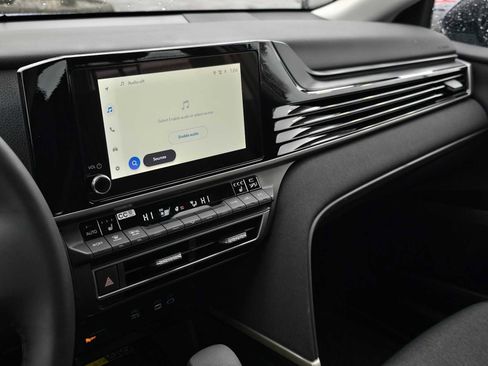 Used 2025 Toyota Camry LE image 27