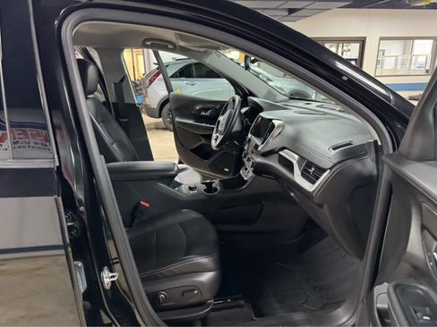 Certified 2024 GMC Terrain SLT w/ Infotainment Package II image 11