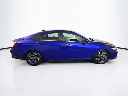 Used 2025 Hyundai Elantra SEL FWD image 10
