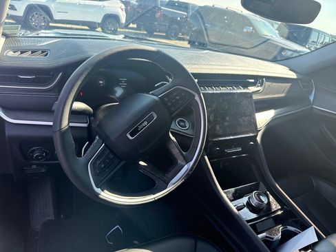 Used 2023 Jeep Grand Cherokee Limited AWD/4WD image 7