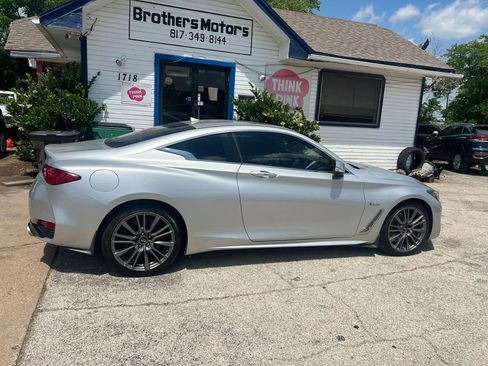 Used 2017 INFINITI Q60 Red Sport 400 AWD/4WD image 5