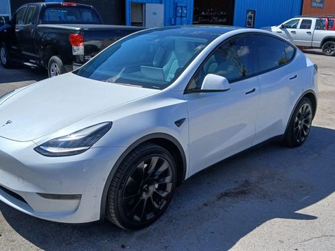 Used 2020 Tesla Model Y Long Range AWD/4WD image 2