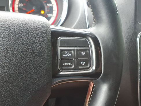 Used 2016 Dodge Grand Caravan SE FWD image 19
