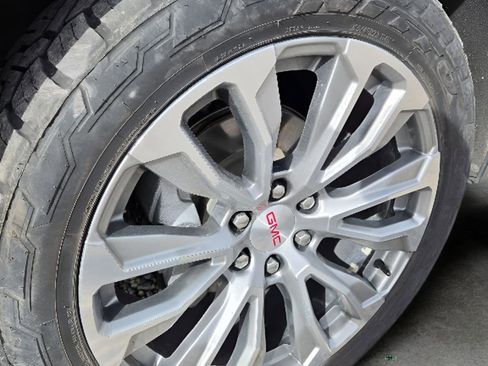 Used 2021 GMC Yukon XL Denali w/ Denali Ultimate Package AWD/4WD image 8