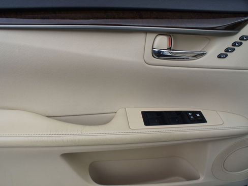 Used 2015 Lexus ES 350 w/ Luxury Package FWD image 26