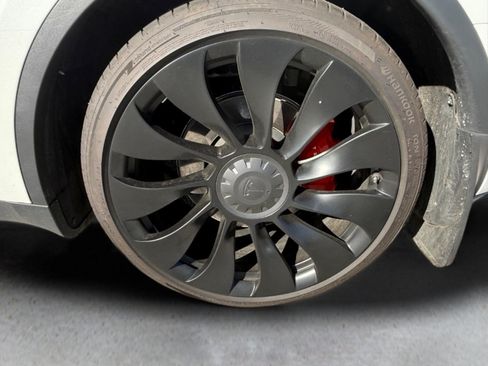 Used 2022 Tesla Model Y Performance AWD/4WD image 13