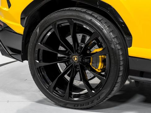 Used 2022 Lamborghini Urus AWD/4WD image 56