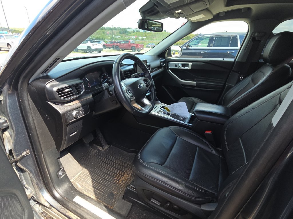 Used 2022 Ford Explorer Limited w/ Equipment Group 301A AWD/4WD image 8