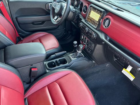 Used 2023 Jeep Wrangler Unlimited Rubicon 4xe image 17