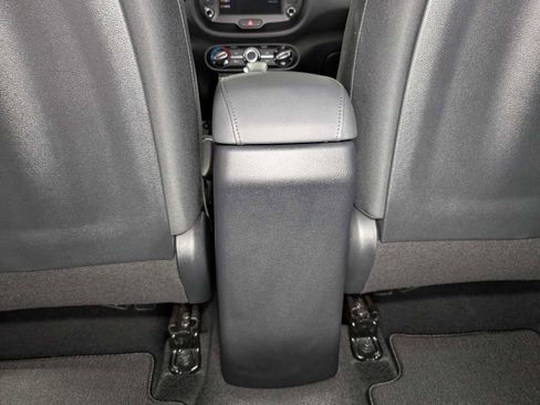Used 2025 Kia Soul LX FWD image 21