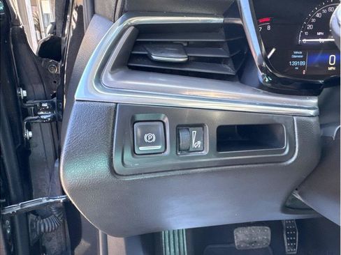 Used 2018 Cadillac XT5 Luxury w/ LPO, Black Ice Package FWD image 17