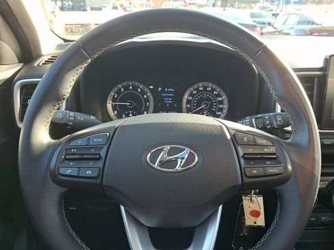 Used 2022 Hyundai Venue SEL image 19