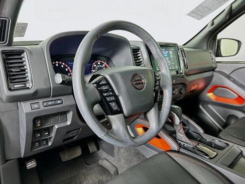 Used 2022 Nissan Frontier PRO-4X w/ Technology Package AWD/4WD image 9